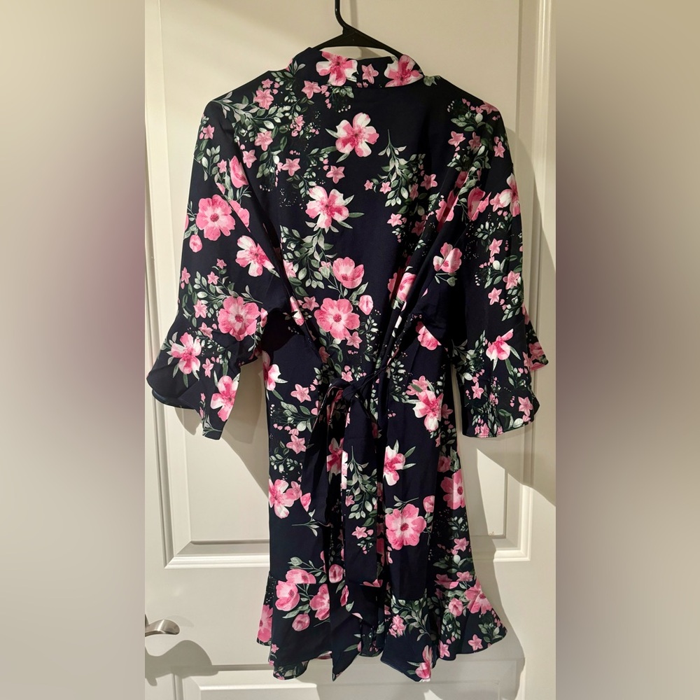 *NWOT* Birdy Grey Floral Robe - Picture 7 of 9